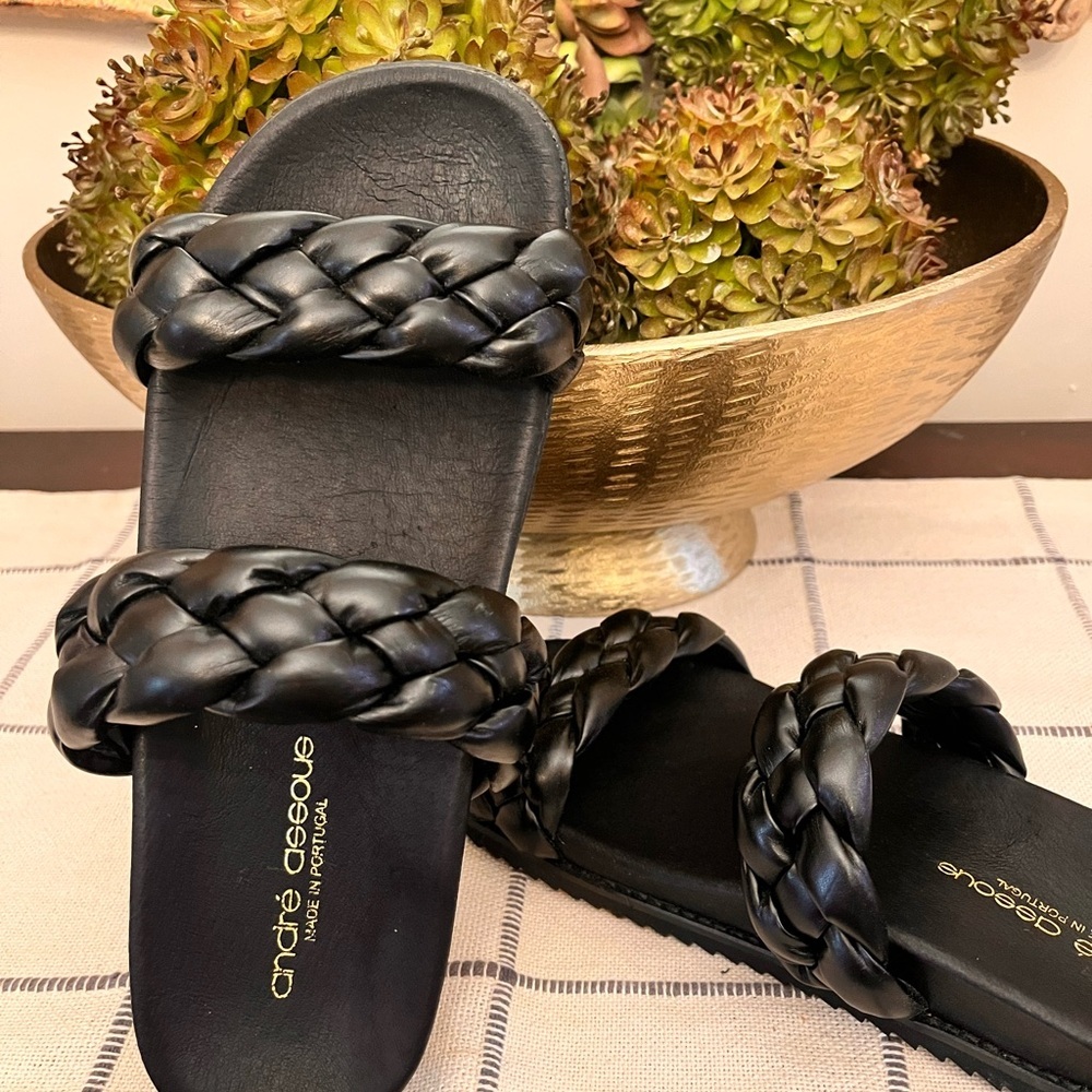 Andre Assous Black Braided Leather Slide Sandals Size 9 EUC Summer Vacay Resort